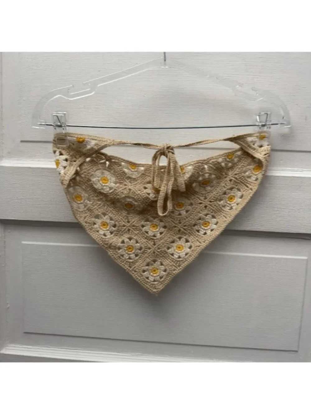 Crochet Daisy Triangle Bandana Scarf Beige White Floral Tie Neck Boho